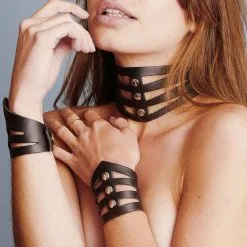 Dollhouse Bracelets Manchettes En Cuir Découpé -Lingerie boutique bracelets collier bandes 04 1