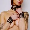Dollhouse Bracelets Manchettes En Cuir Découpé 1 Dollhouse Bracelets Manchettes En Cuir Découpé -Lingerie boutique menottes 3bandes noir