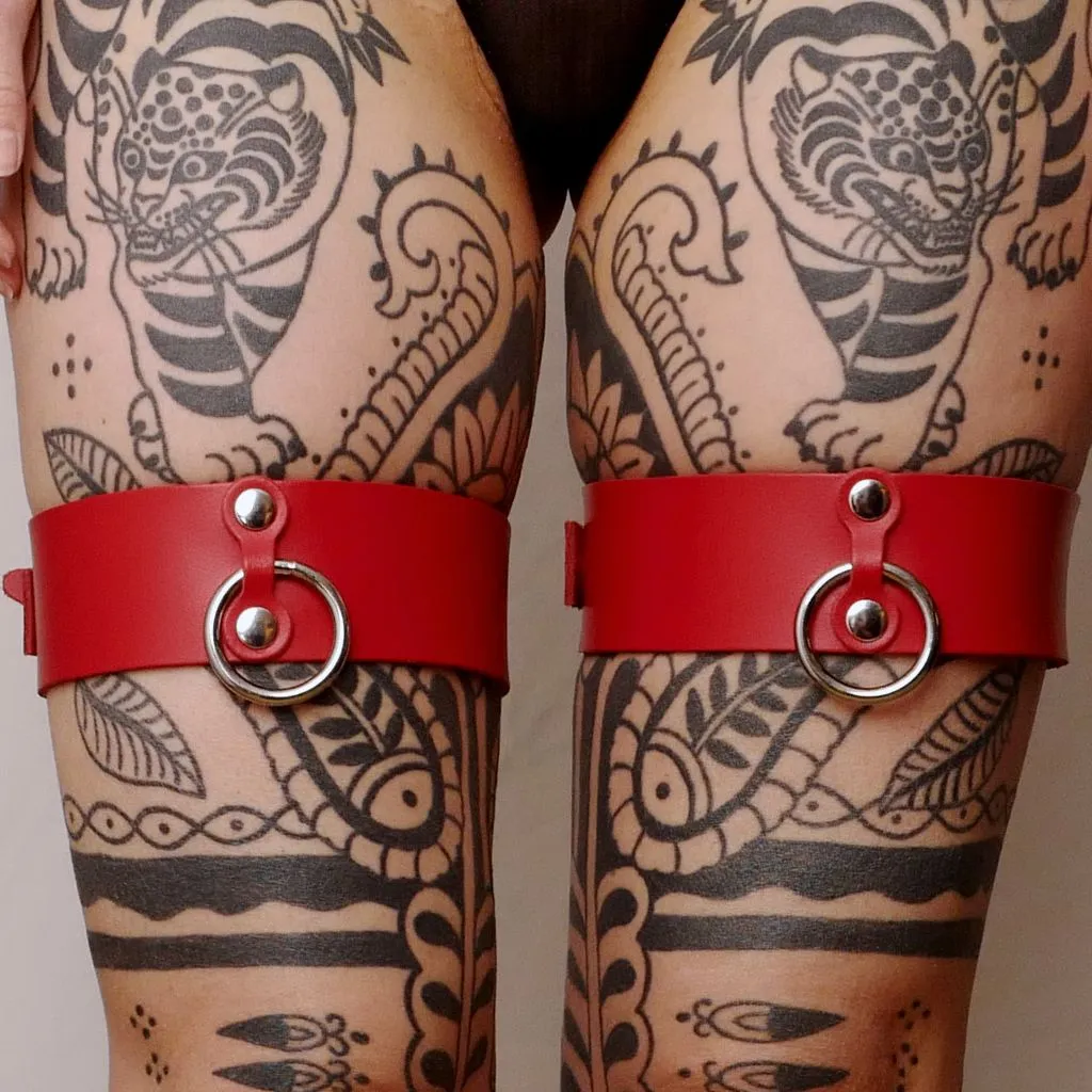 Menottes De Cuisses En Cuir - Rouge 3 Menottes De Cuisses En Cuir - Rouge