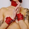 The Sinners Menottes Larges En Cuir épais - Rouges 2 The Sinners Menottes Larges En Cuir épais - Rouges -Lingerie boutique menottes rigide rouges