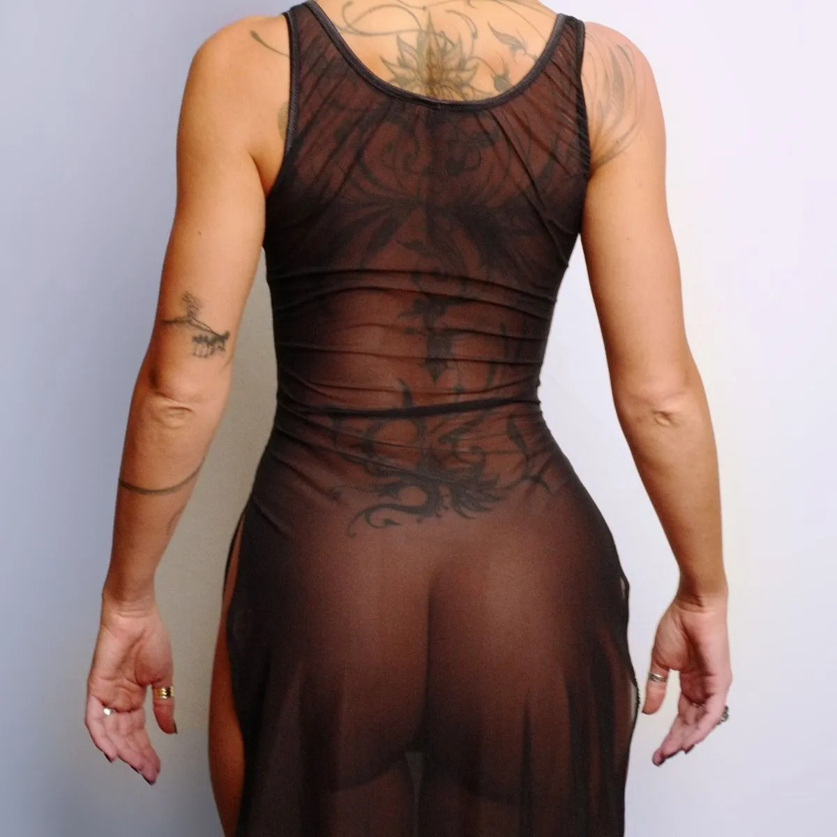 Dollhouse Robe Longue Fendue En Résille Transparente 4 Dollhouse Robe Longue Fendue En Résille Transparente – Image 2