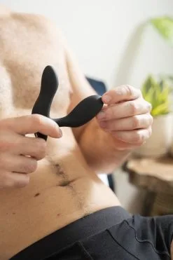 We-Vibe Stimulateur Prostatique Vibrant Et Télécommandé Vector + - Noir 13 We-Vibe Stimulateur Prostatique Vibrant Et Télécommandé Vector + - Noir -Lingerie boutique stimulateur prostatique vibrant telecommande vector noir 4