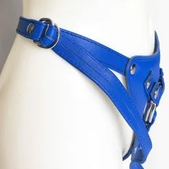 The Sinners Harnais Pour Gode-ceinture Avec Attaches D-Ring - Cuir Souple Bleu -Lingerie boutique strapon bleu ouvert doubleanneaux grosplananneaux