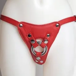 The Sinners Harnais Pour Gode-ceinture Avec Attaches D-Ring - Cuir Souple Rouge 9 The Sinners Harnais Pour Gode-ceinture Avec Attaches D-Ring - Cuir Souple Rouge -Lingerie boutique strapon rouge ouvert anneaux face petit 1