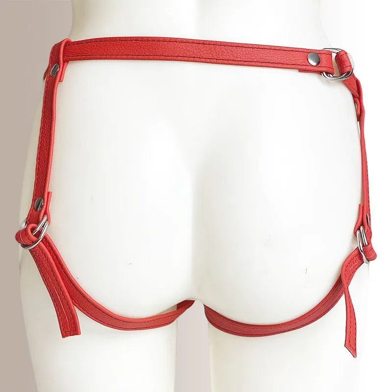 The Sinners Harnais Pour Gode-ceinture Avec Plastron Amovible Et Attaches D-Ring - Cuir Souple Rouge 3 The Sinners Harnais Pour Gode-ceinture Avec Plastron Amovible Et Attaches D-Ring - Cuir Souple Rouge