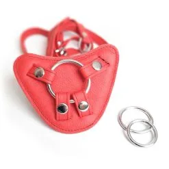 The Sinners Harnais Pour Gode-ceinture Avec Plastron Amovible Et Attaches D-Ring - Cuir Souple Rouge 9 The Sinners Harnais Pour Gode-ceinture Avec Plastron Amovible Et Attaches D-Ring - Cuir Souple Rouge -Lingerie boutique strapon rouge plein anneaux seul 1