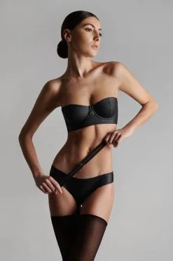 Maison Close String Avec Lanières - Chambre Noire Or -Lingerie boutique string lanieres chambre noire or 4