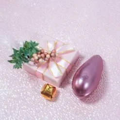 Womanizer Liberty - Rose -Lingerie boutique wmz liberty pink lifestyle holiday flatlay square