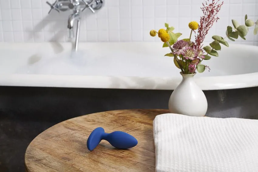 We-Vibe Plug Anal Télécommandé Ditto - Bleu 10 We-Vibe Plug Anal Télécommandé Ditto - Bleu – Image 8