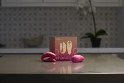 We-Vibe Vibromasseur Télécommandé Pour Couple Chorus - Rose 25 We-Vibe Vibromasseur Télécommandé Pour Couple Chorus - Rose -Lingerie boutique wvi chorus red mood tif 57 1