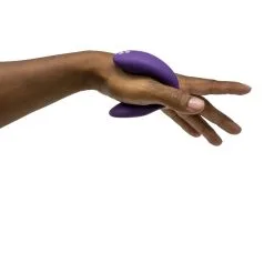 We-Vibe Vibromasseur Télécommandé Pour Couple Chorus - Violet 19 We-Vibe Vibromasseur Télécommandé Pour Couple Chorus - Violet -Lingerie boutique wvi chorus purple product image with hand 2 1